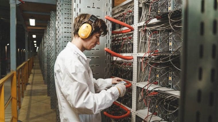 Russia Takes Second Place Rank by Power Capacity in Crypto Mining, Reports