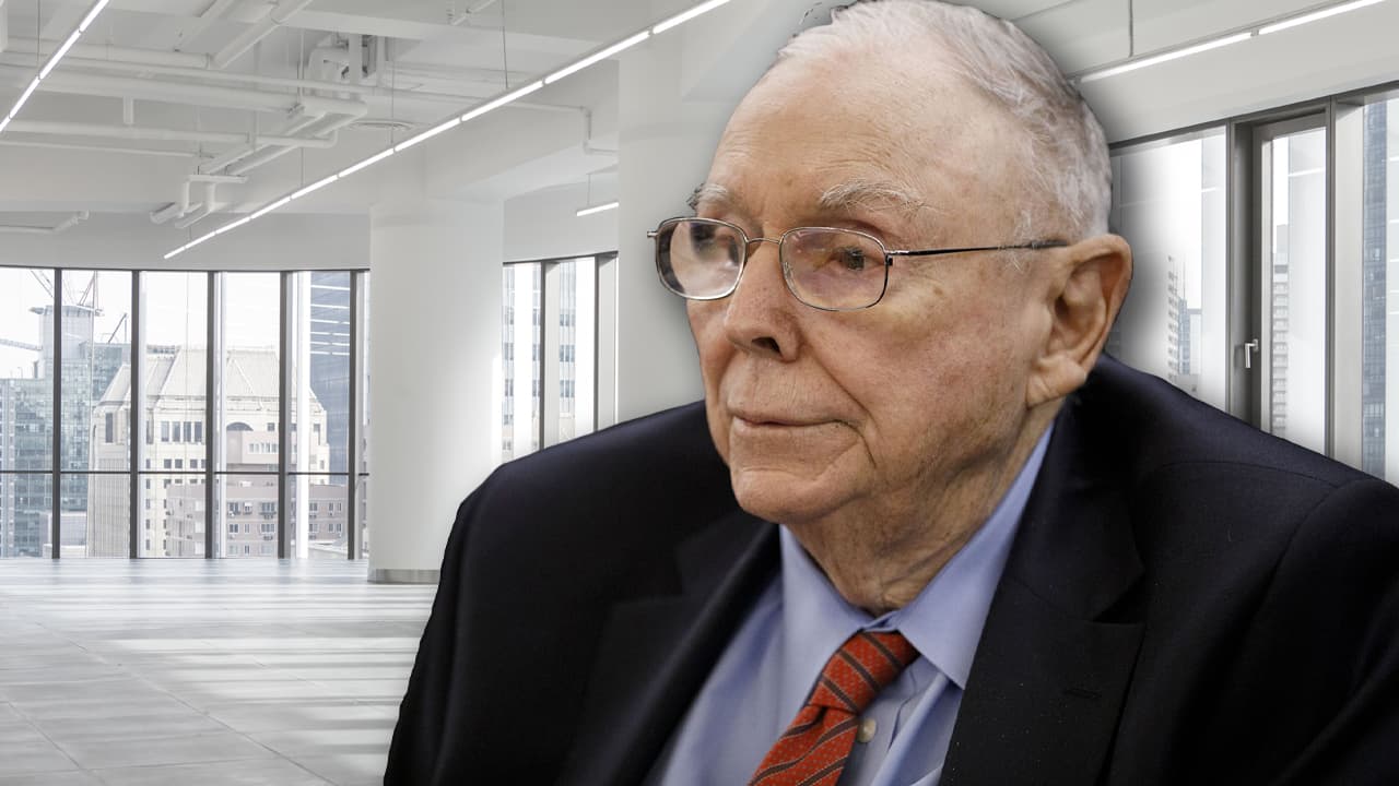 Charlie Munger Raises Concerns Over Troubled Commercial Property Loans at US Banks