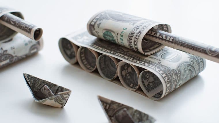 Tucker Carlson Blames Recent De-Dollarization Movements on Russian Sanctions and US Dollar Weaponization