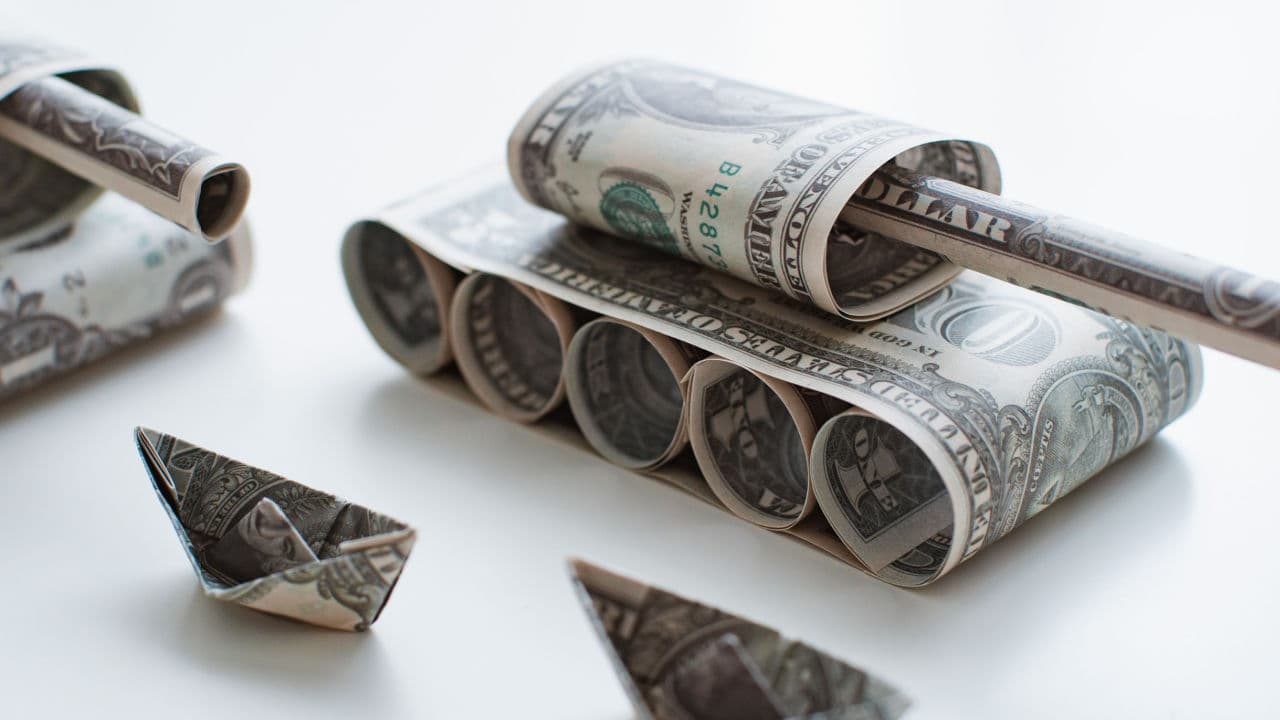 Tucker Carlson Blames Recent De-Dollarization Movements on Russian Sanctions and US Dollar Weaponization