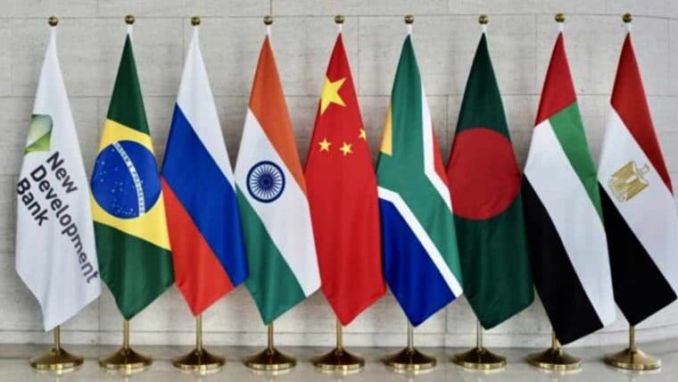 BRICS Bank to Offer More Loans in Local Currencies — President Calls for 'Diversified Global Currency System'