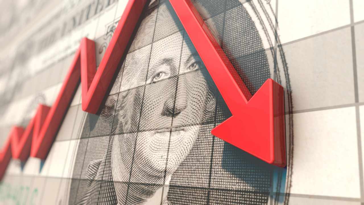 US Dollar's Importance Declining in International Transactions and as Reserve Currency, Economist Says