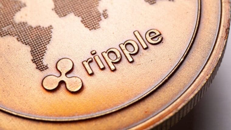 Biggest Movers: XRP, SOL Move 5% Lower to Start the Week