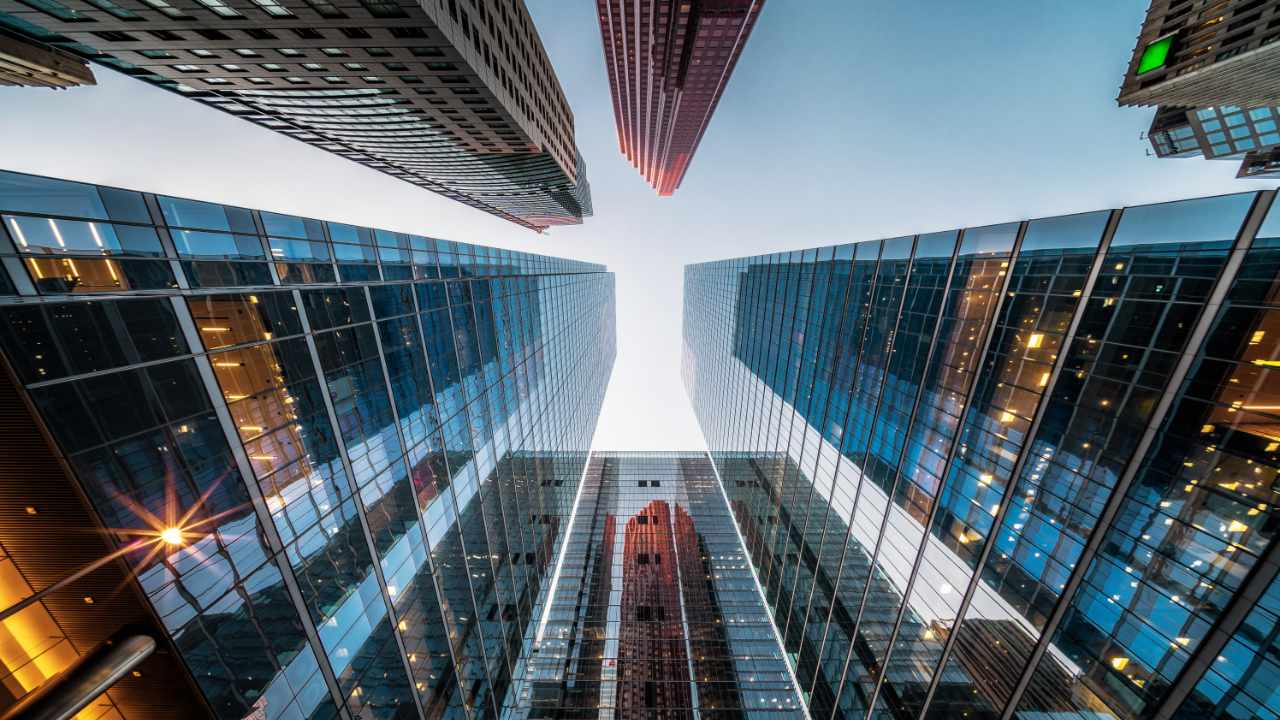 Crypto Exchange Backed by Fidelity, Schwab, Citadel Launches With Trading of 4 Cryptocurrencies