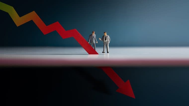 Experts Warn of Impending Recession in the US as Survey Reveals 59% Chance by July 2024