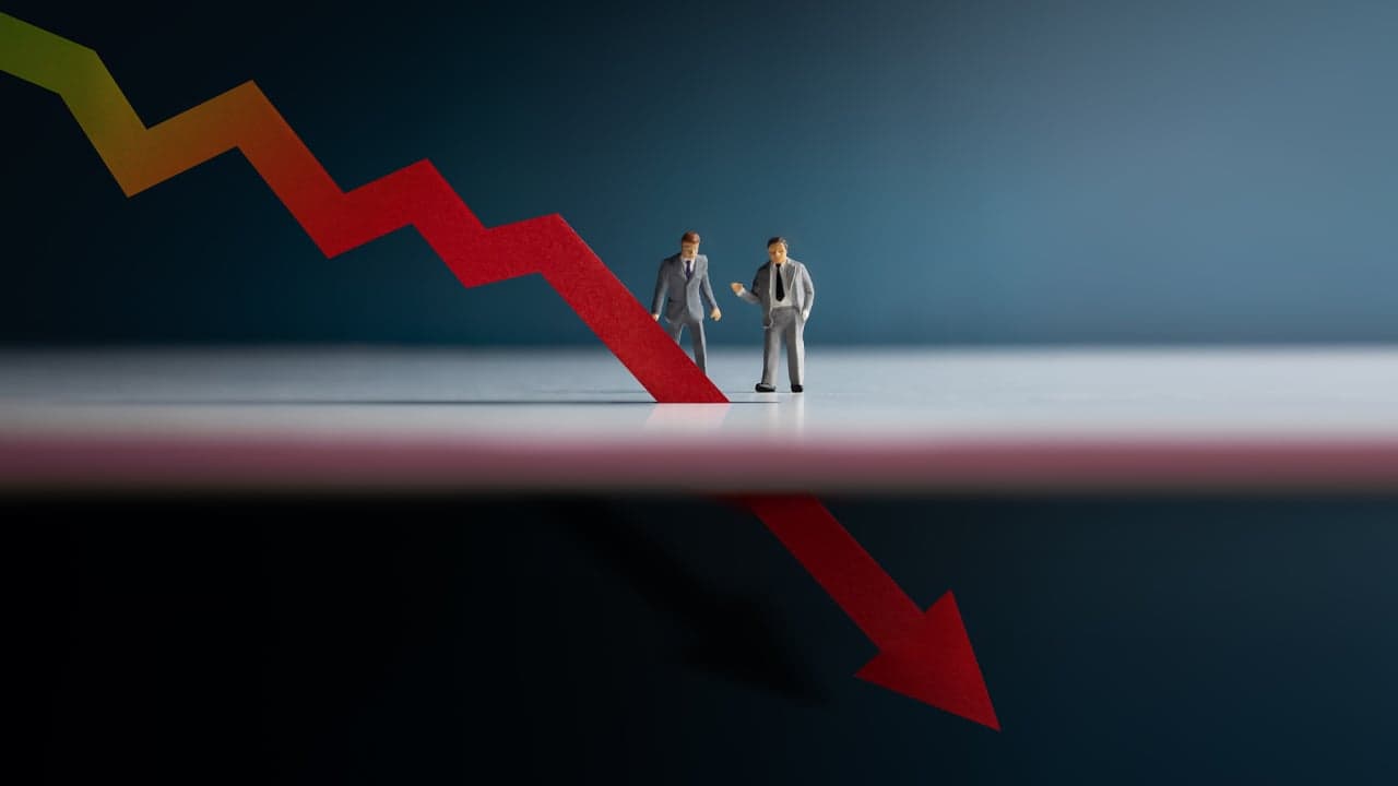 Experts Warn of Impending Recession in the US as Survey Reveals 59% Chance by July 2024