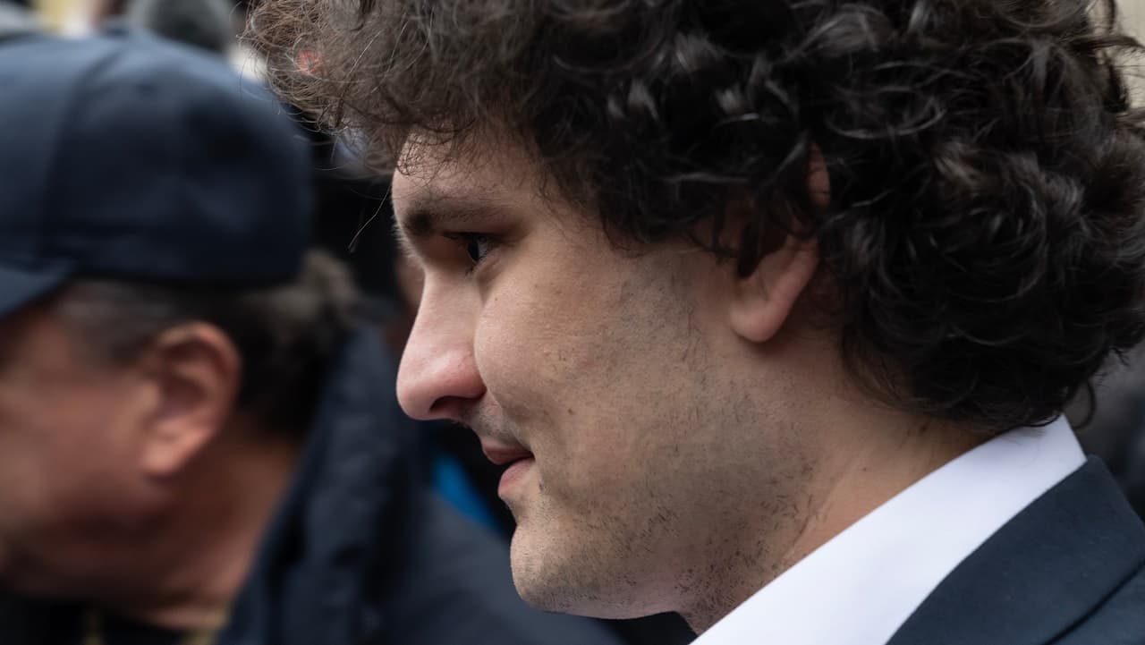 FTX Sues SBF, Former Execs to Recover Over $1 Billion