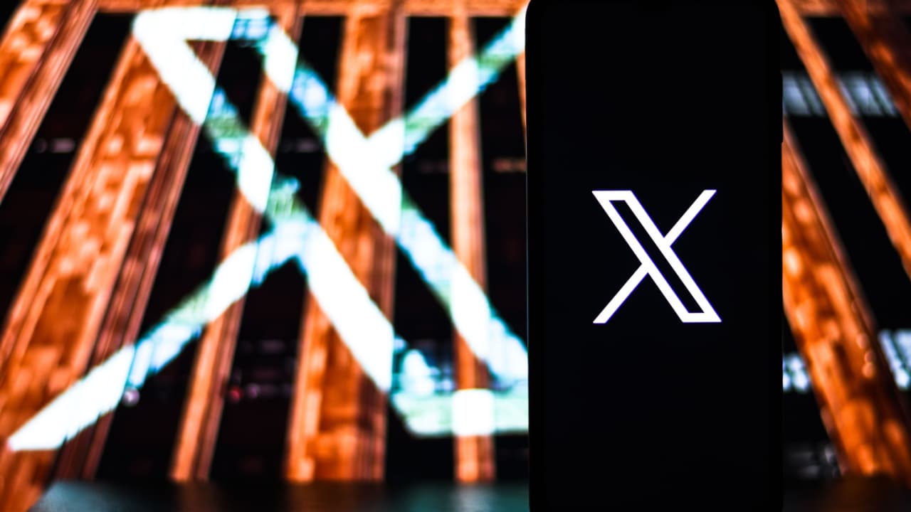 Biggest Movers: DOGE Rebounds, as SHIB Surges 5% Higher on Saturday