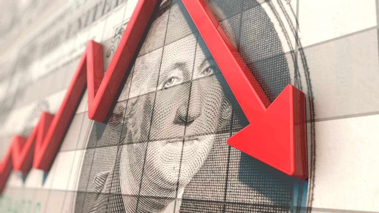 Economist Sounds Alarm on US Dollar Losing Reserve Currency Status