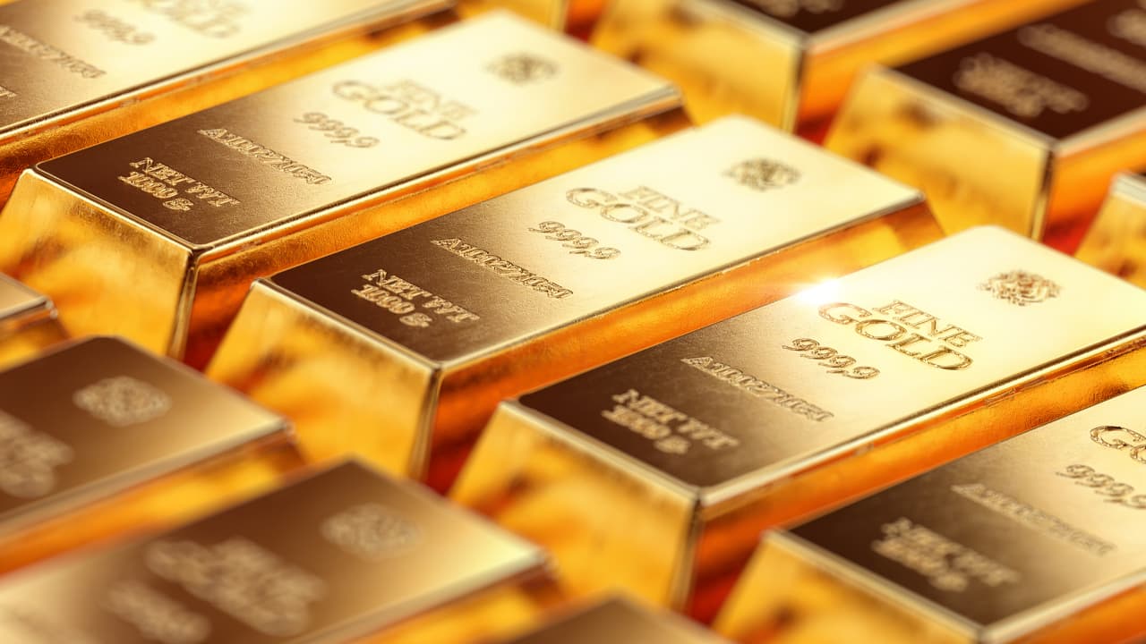 Amid Gold's Recent Slide, Experts Predict a Shining Future with Potential Highs Beyond $2,500 by 2024
