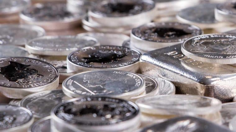 Robert Kiyosaki Explains Why Investors Should Buy Silver — 'Who Can't Afford 1 Silver Coin'