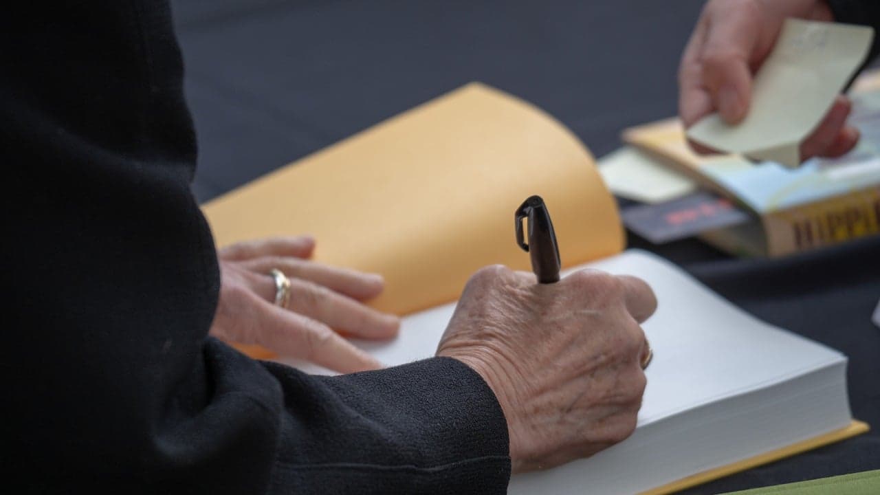 Scottish Author Exposing Onecoin Cancels ‘Devil’s Coin’ Book Tour After Death Threats