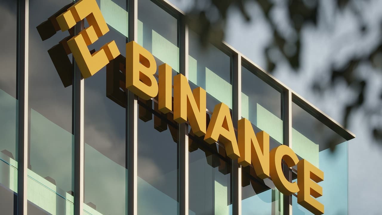 Binance Mulls Leaving Russia, Limits Options for Russian Users