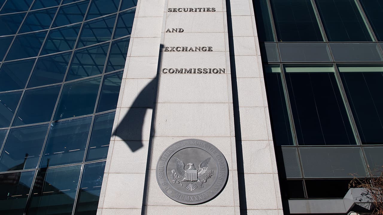 7 Spot Bitcoin ETFs Face Extended Wait as SEC Seeks Deeper Analysis