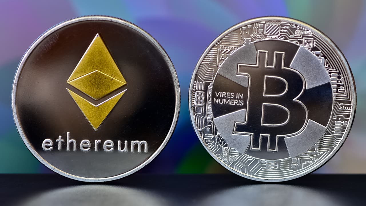 Is Ethereum Outshining Bitcoin in Terms of Fees? Crypto Voices Share Thoughts