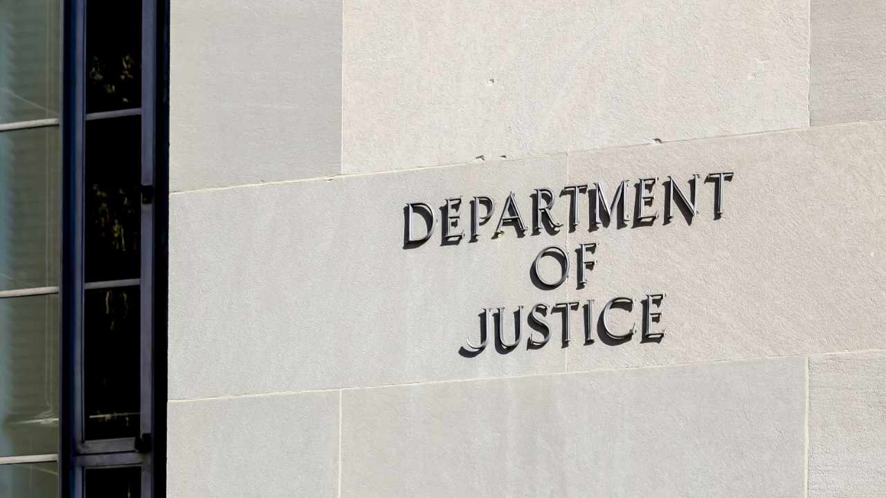 Former SEC Official Urges DOJ Action Against Crypto Industry — Says Crypto Grifters Need Threat of Prison Time