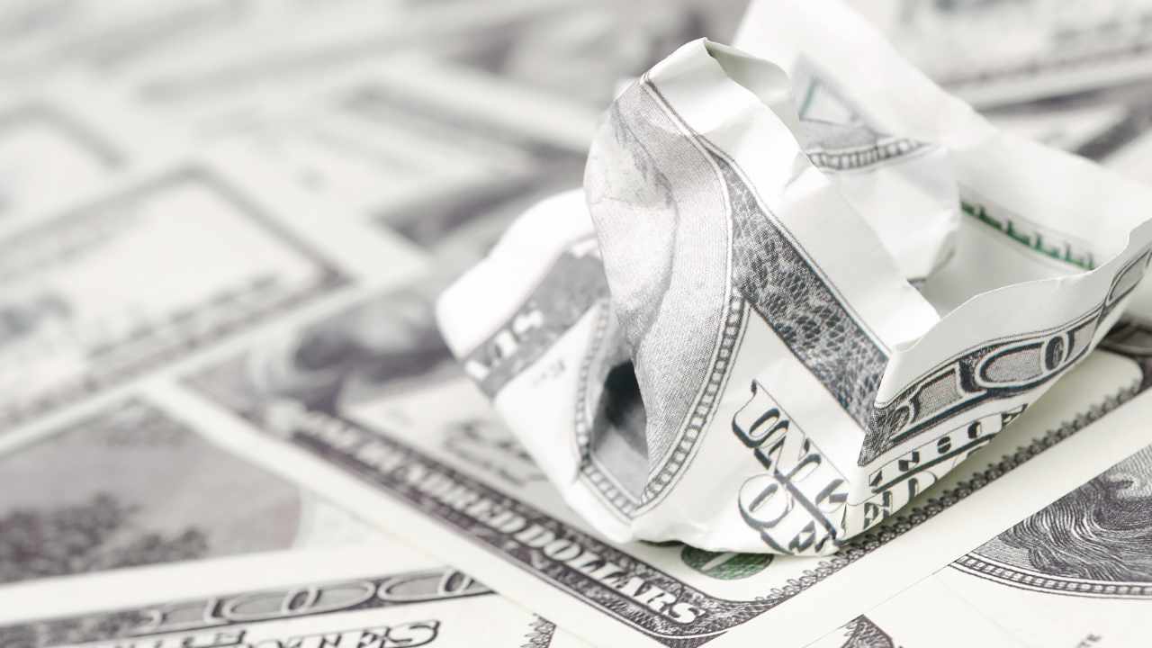 Economist Peter Schiff Warns of 'Massive Crisis' and a Rush to Exit US Dollar