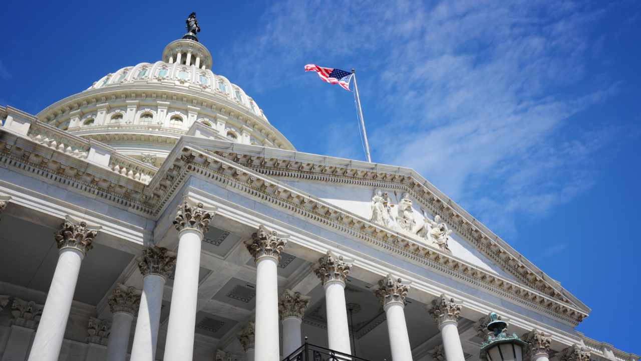 Coinbase Executive Urges Congress to Pass 'Sensible' Crypto Legislation Swiftly as Middle East Conflict Escalates