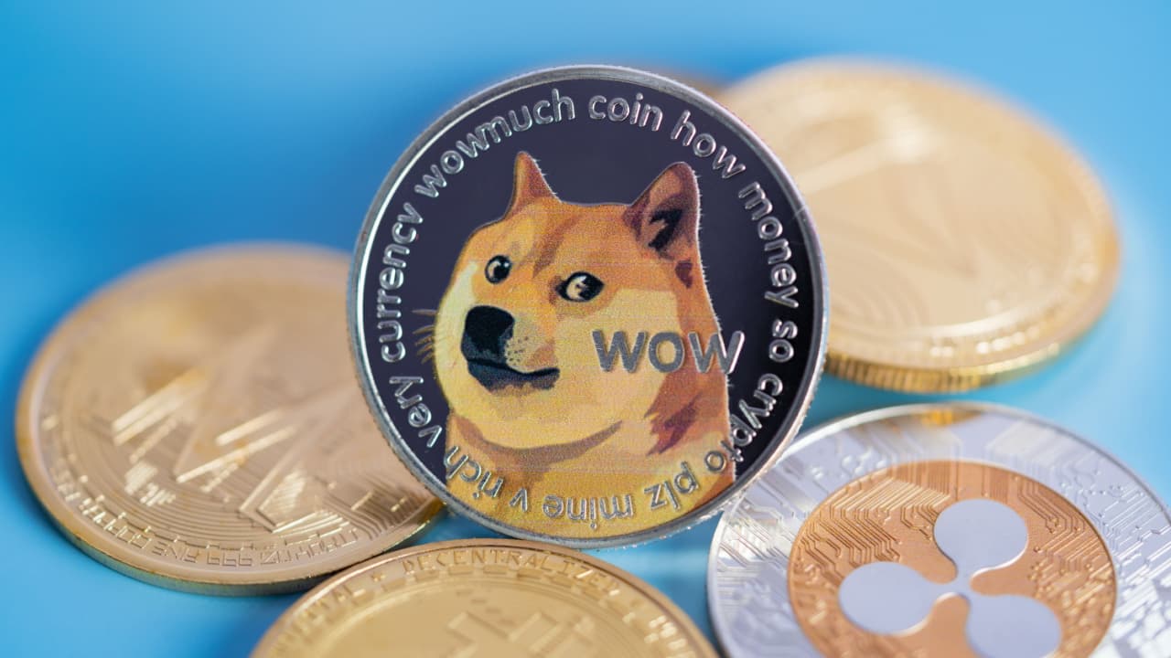 Biggest Movers: DOGE, SHIB 10% Higher, as Bulls Race to Meme Coins