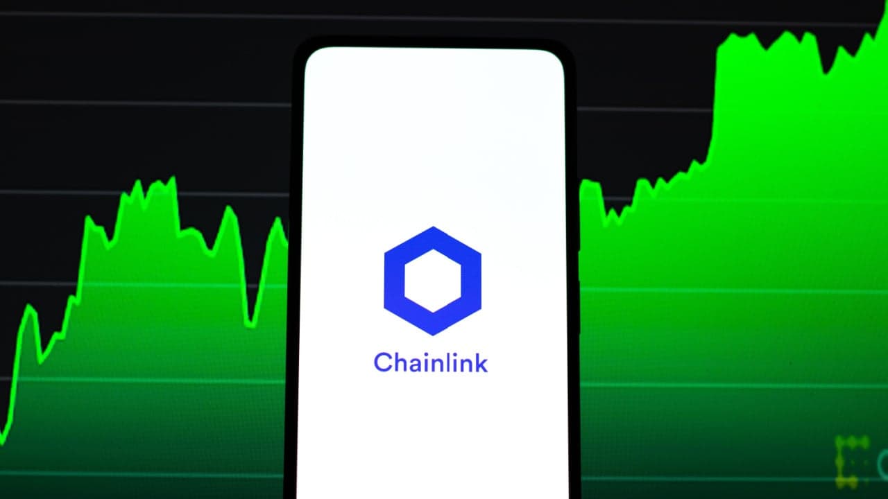 Biggest Movers: LINK, SOL Race to Highest Levels Since 2022