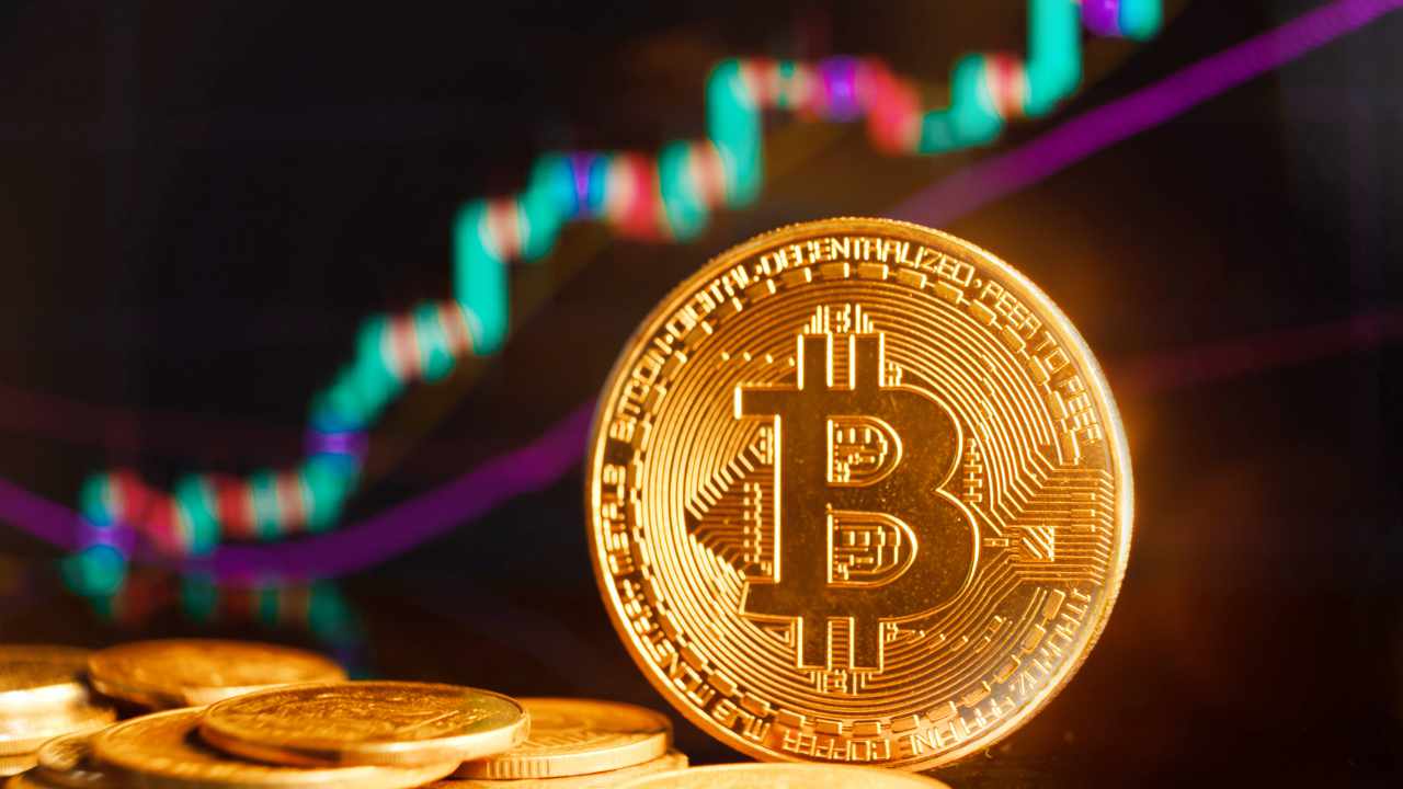 Analyst Predicts Bitcoin Price Rising to $150,000 by 2025 — 'Imminent' Approval of Spot Bitcoin ETFs Expected