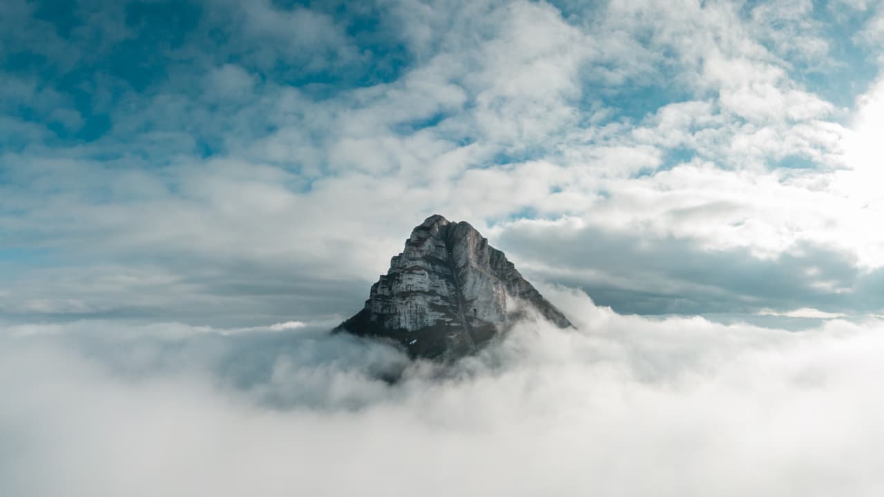 Bitcoin Network Shatters Records With Hashrate Climbing to 464 EH/s