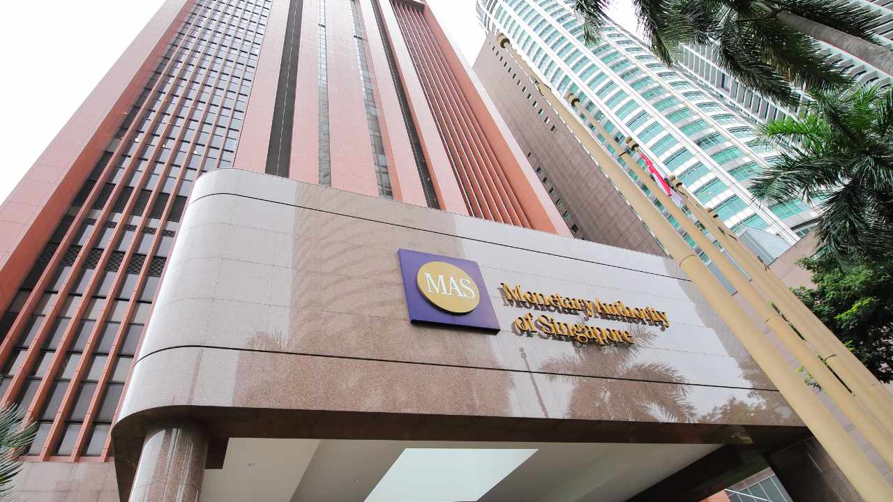 Singapur desvela plan para garantizar transacciones financieras sin interrupciones a través de redes de activos digitales