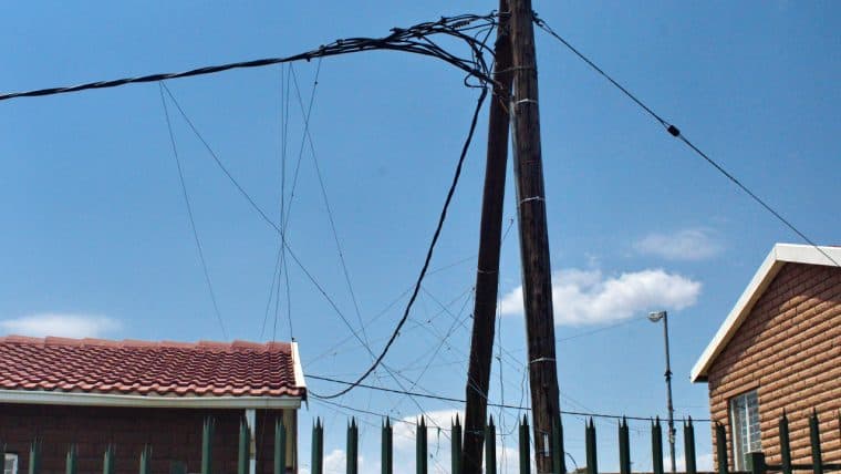 Cooperativa Eléctrica de Minnesota Acusa a Pareja de Gran Robo de Electricidad para Operación de Granja de Bitcoin