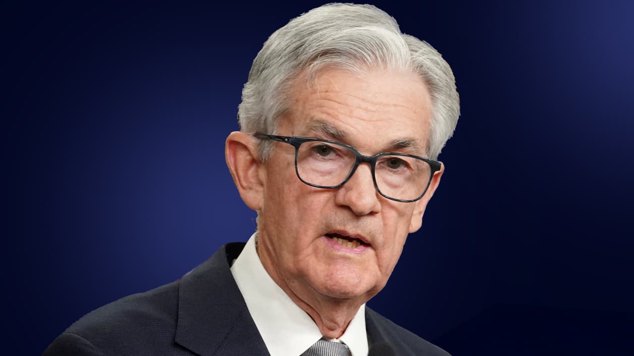 Powell's Fed Policy Criticized: Experts Claim 'Phony Economy' and 'Credibility Destruction' Post Rate Decision