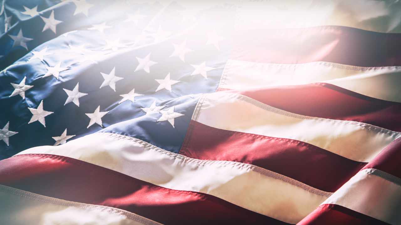 US Senator Calls for Light Crypto Regulation That Doesn't Kill Innovation and Drive Companies Offshore