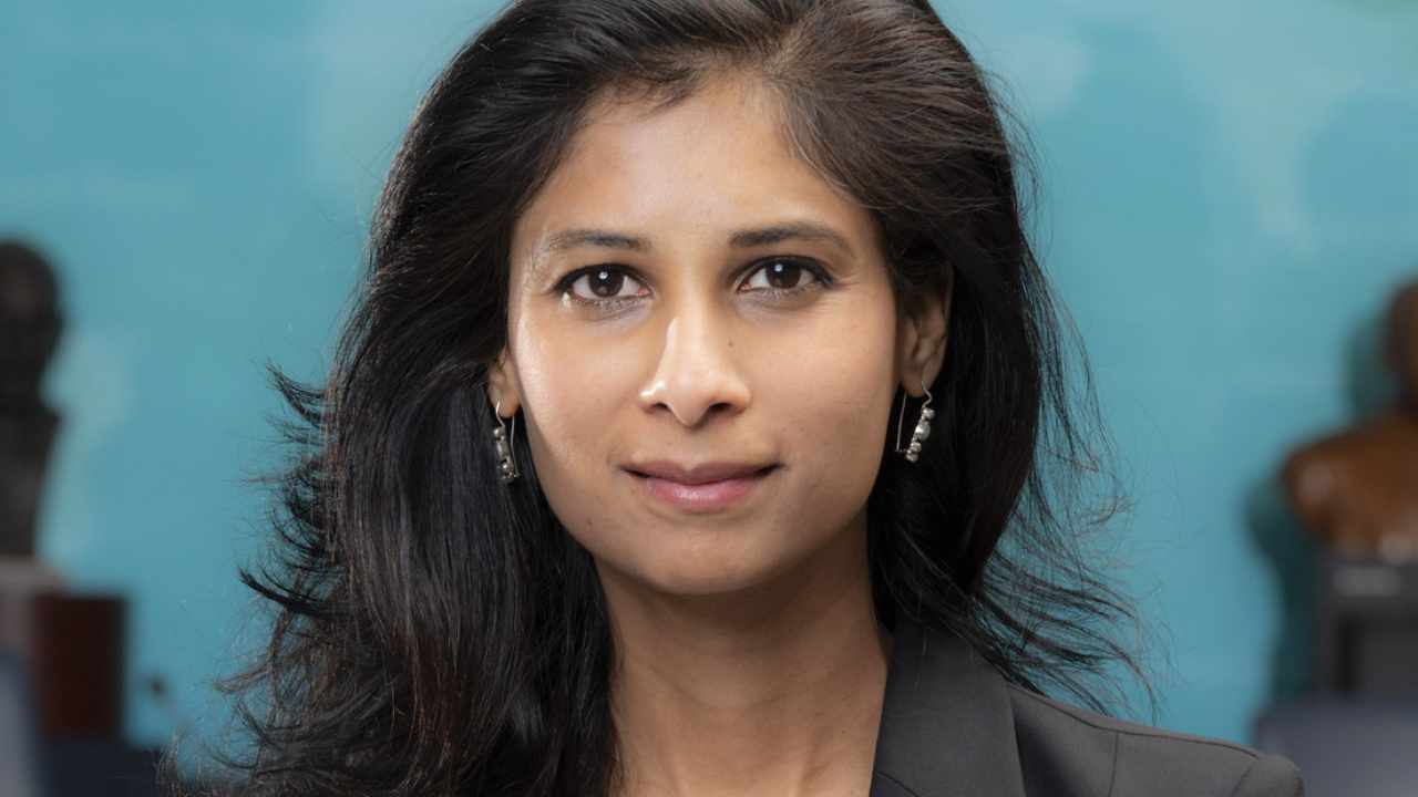 Конкуренция между США и Китаем рискует привести к Холодной войне II, предупреждает чиновник МВФ