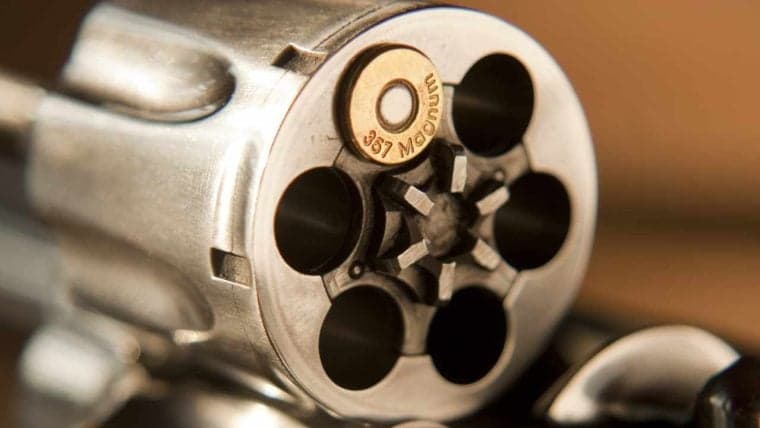 Роберт Кийосаки удваивает прогноз огромного краха — "Нет времени играть в русскую рулетку со своей жизнью"