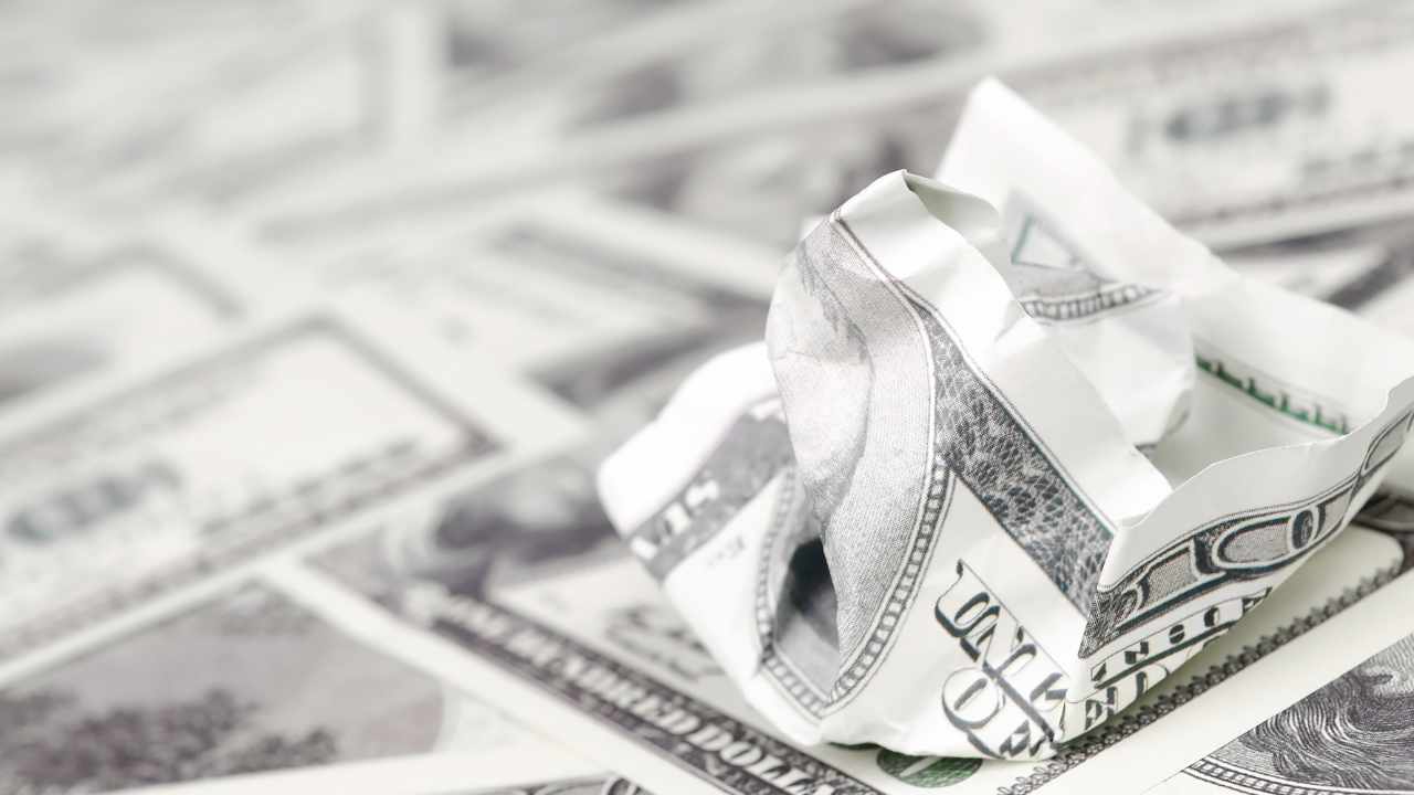 Peter Schiff dice que una 'Gran Sorpresa' espera en 2024 — Advierte de un colapso, recesión, alta inflación volviendo con venganza