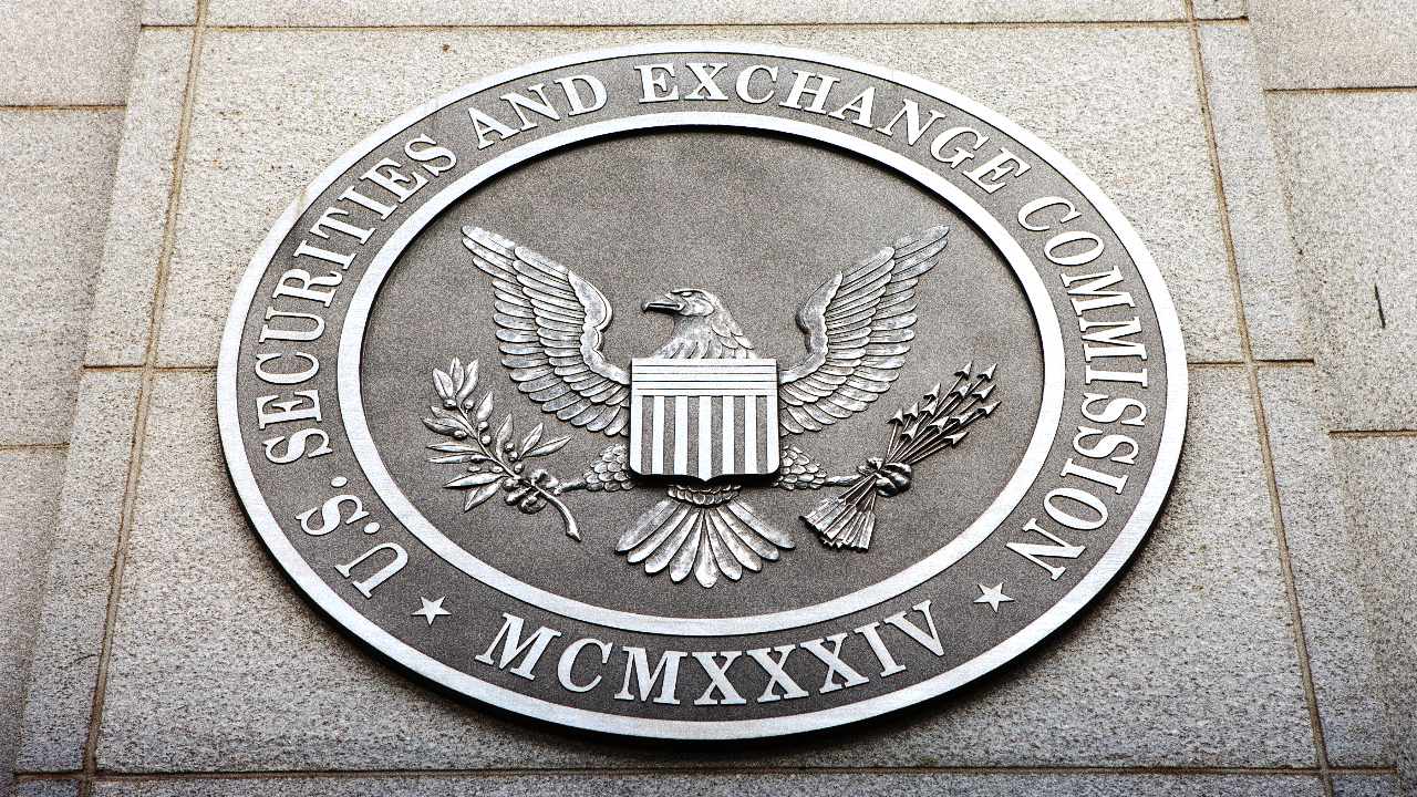 Ripple's CLO Says SEC Is Anything But Infallible — Advises 'Don't Be Intimidated When They Come Knocking'