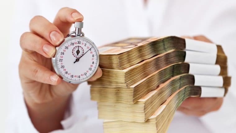 Uso de Efectivo en Australia en Declinación ya que el 75% de los Residentes Ahora se Consideran 'Usuarios de Bajo Efectivo'