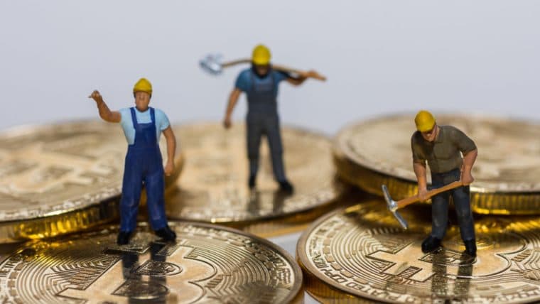 Informe: Los ingresos de los mineros de Bitcoin se reducen en más del 30% en los últimos 6 meses