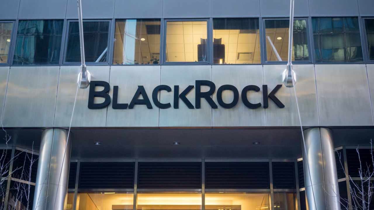 Blackrock Prepara $2 Mil Millones para el Lanzamiento de ETF de Bitcoin al Contado, Según Fuentes