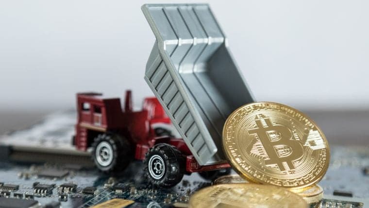 GBTC Constate le départ de plus de 80 000 Bitcoins en 12 jours tandis que les ETF concurrents accumulent 118 000 BTC