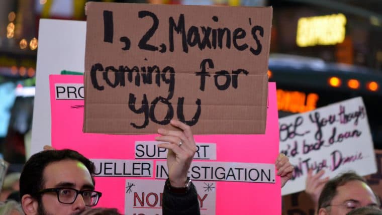 Maxine Waters cuestiona las ambiciones de Meta en activos digitales