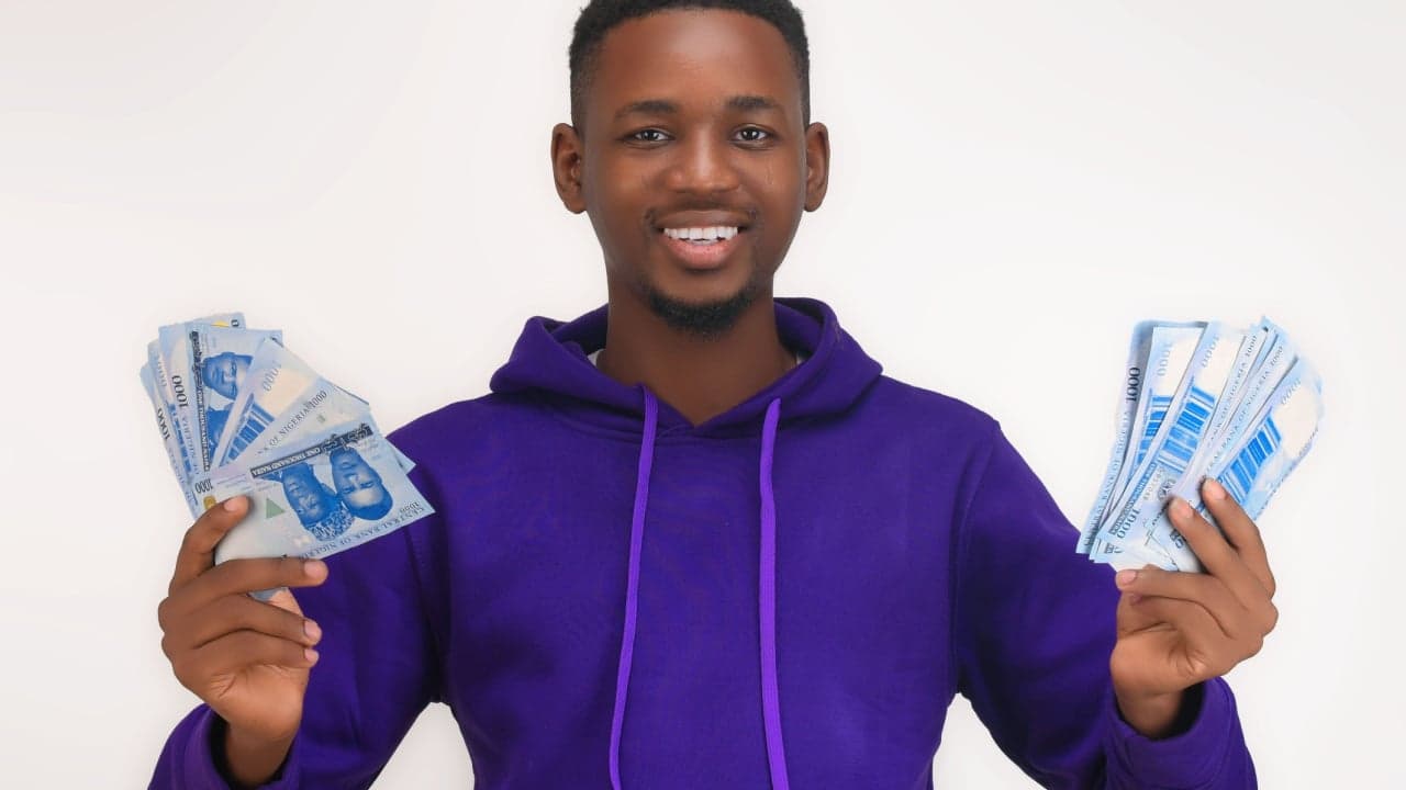 Dépréciation de la Monnaie Nigériane : Le Chef de la Banque Centrale Réaffirme son Engagement à Redonner Confiance dans l'Économie