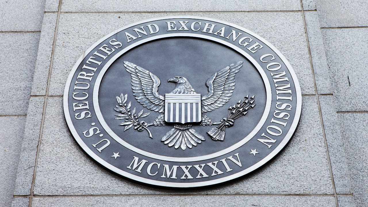 I senatori statunitensi spingono la SEC a smettere di approvare gli ETF su criptovalute spot — Dicono che altri mercati delle criptovalute sono più rischiosi del Bitcoin