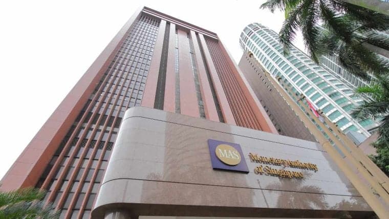 Singapore impone nuove regole per i servizi di token di pagamento digitale