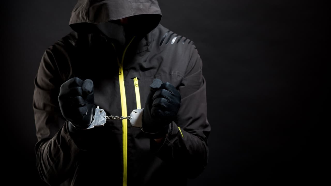 Ehemaliger Sicherheitsingenieur zu drei Jahren verurteilt wegen Hackens zweier dezentralisierter Börsen