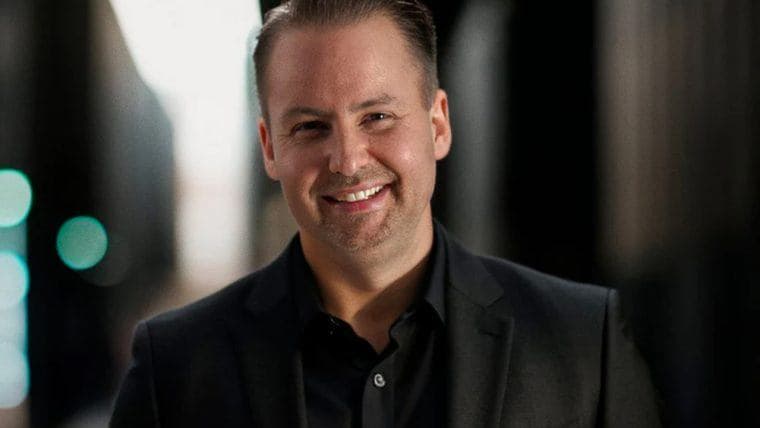 L'analista avverte dei problemi del settore bancario statunitense, prevede un calo del mercato azionario e del Bitcoin