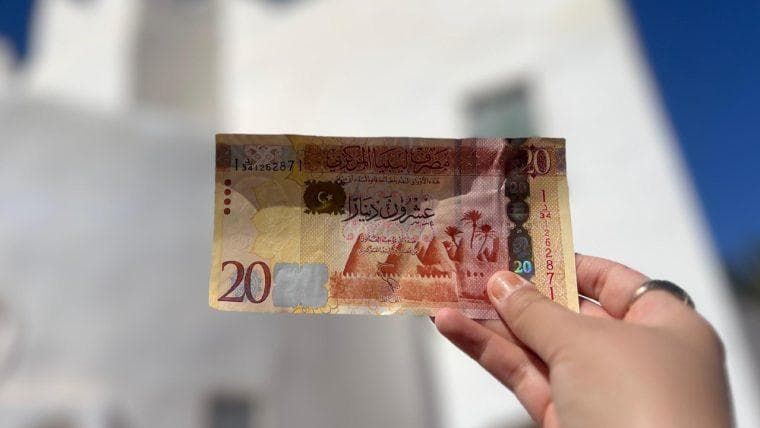 Russland-nahe Banknoten für Absturz des libyschen Dinars verantwortlich gemacht