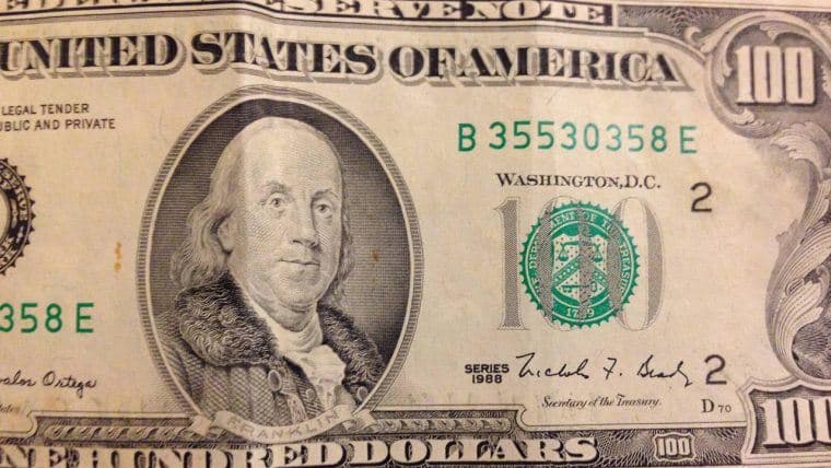 El Banco Central Nigeriano advierte a las instituciones financieras contra el rechazo de dólares estadounidenses viejos o de baja denominación