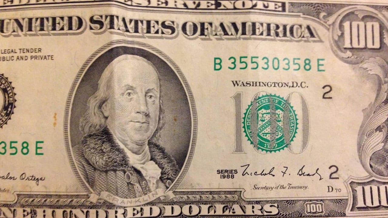 Nigerianische Zentralbank warnt Finanzinstitute davor, alte oder kleinere US-Dollar-Noten abzulehnen