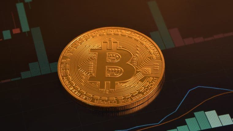 Le Bitcoin atteint un sommet à 69 404 $ alors que les liquidations à découvert dépassent les 27 M$