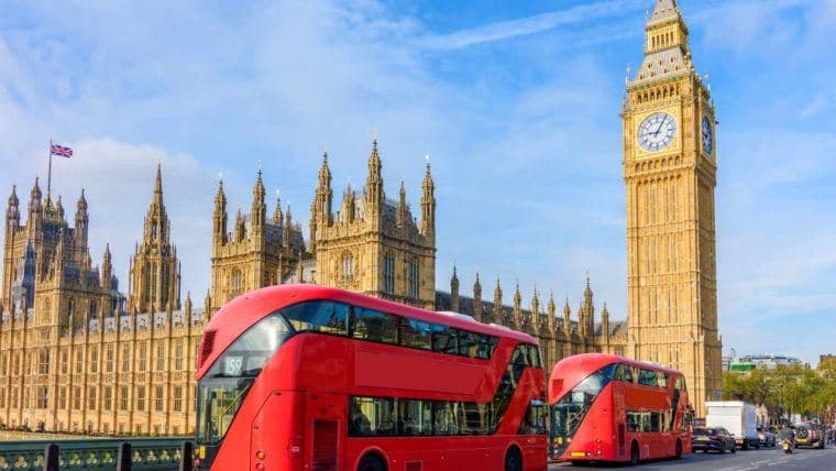 Xapo Bank entra al mercado del Reino Unido, ofrece cuenta en USD y Bitcoin con intereses