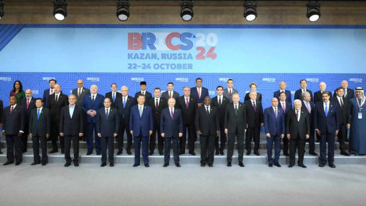 Grande Comparecimento na Cúpula do BRICS Prova que a Estratégia do Ocidente para Isolar a Rússia Falhou